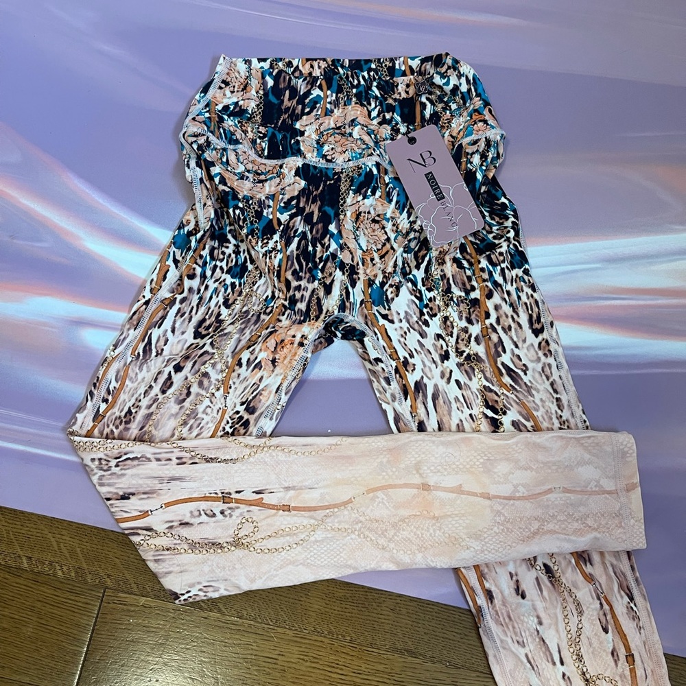 Brand New Tags attached Noire Blanc savannah legging (Medium)